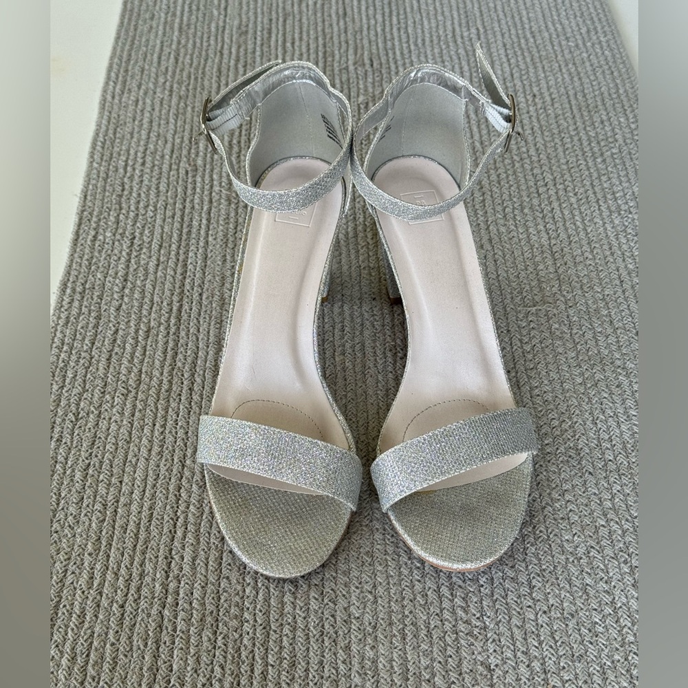 DB Studio Arya Silver Sparkle Block Heel Ankle Strap Dressy Heels Sandals 8.5 - Picture 3 of 15